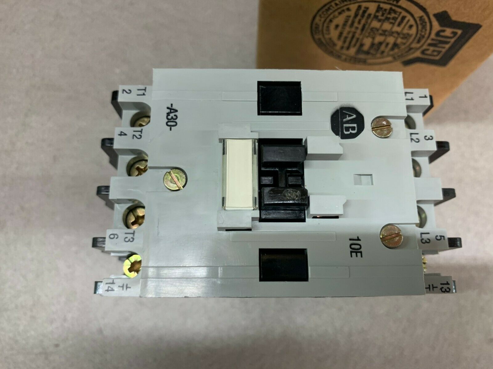 NEW IN BOX ALLEN BRADLEY CONTACTOR 100-A30NL3 SERIES B