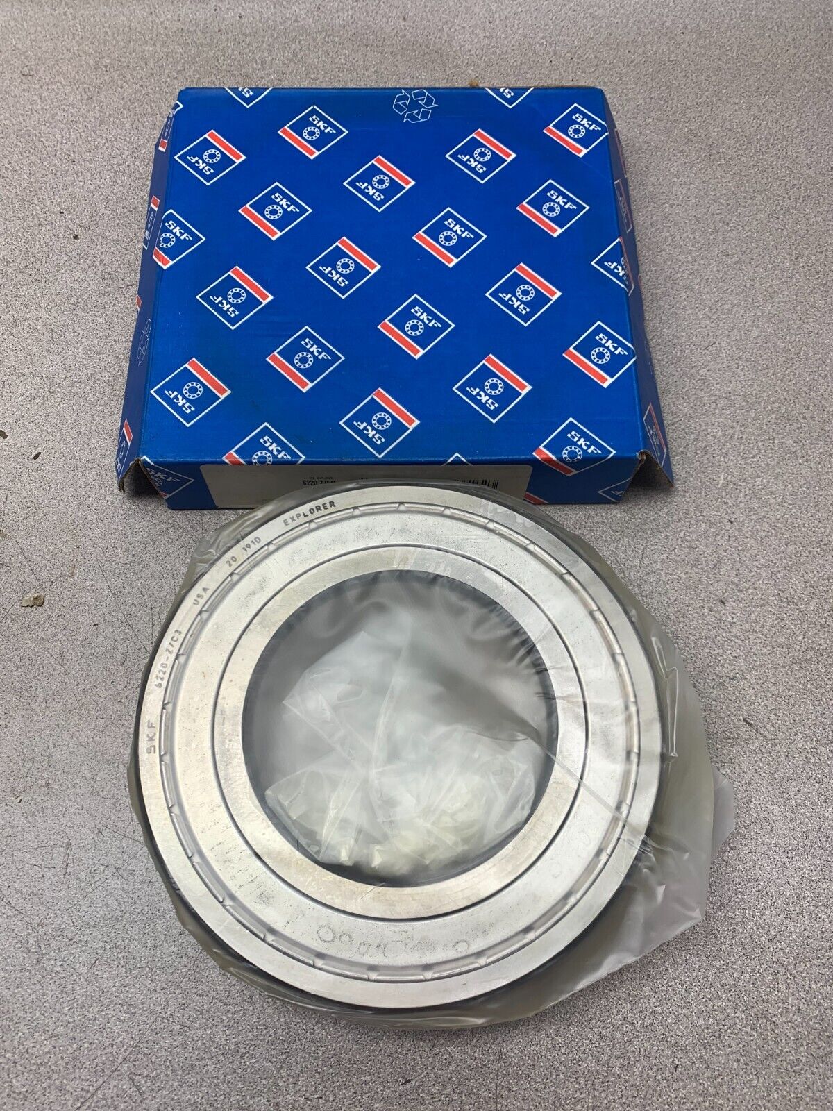 NEW IN BOX SKF 6220ZJEM ROLLER BEARING 6220 ZJEM