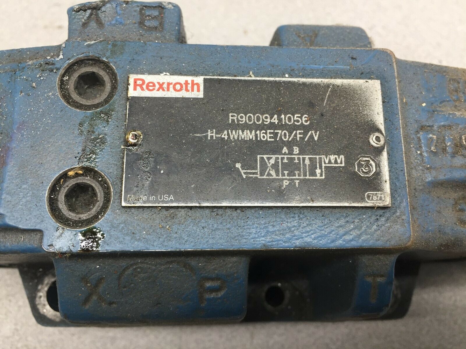 USED REXROTH MANUAL CONTROL VALVE R900941056