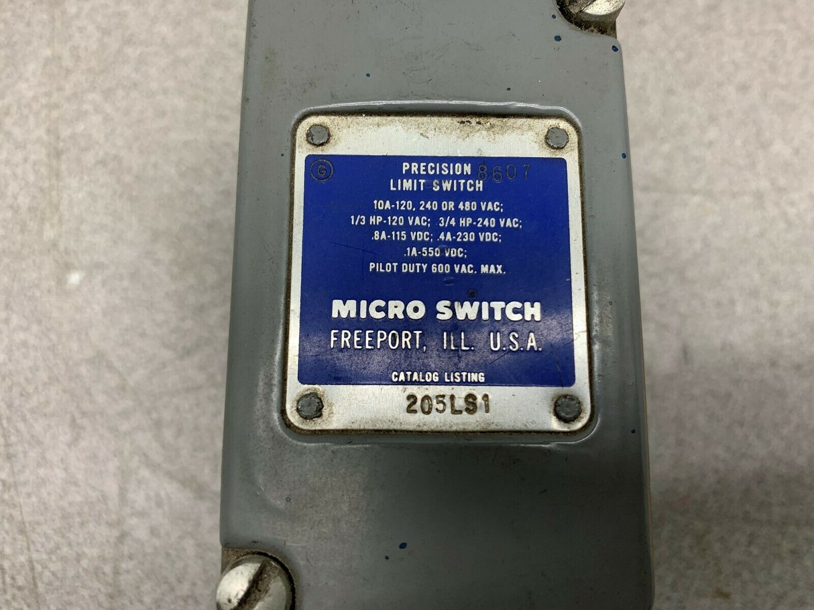 NEW NO BOX MICRO SWITCH 205LS1