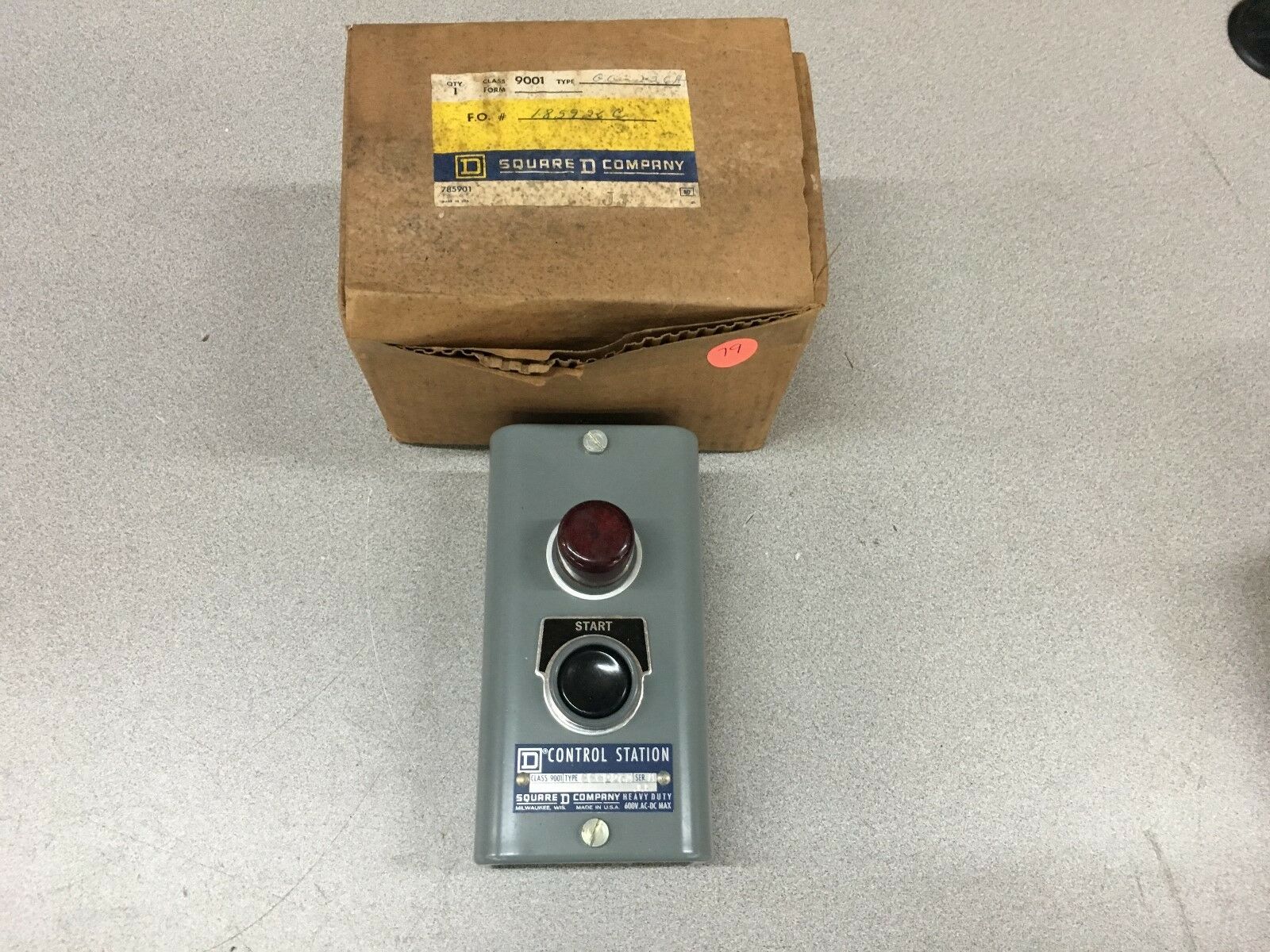 NEW IN BOX SQUARE D PUSHBUTTON CONTROL STATION 9001 GG226A SERIES A