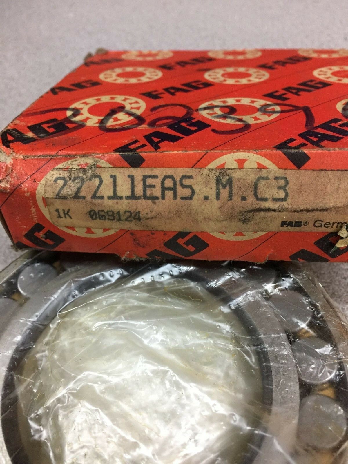 NEW IN BOX FAG ROLLER BEARING 22211EAS.M.C3