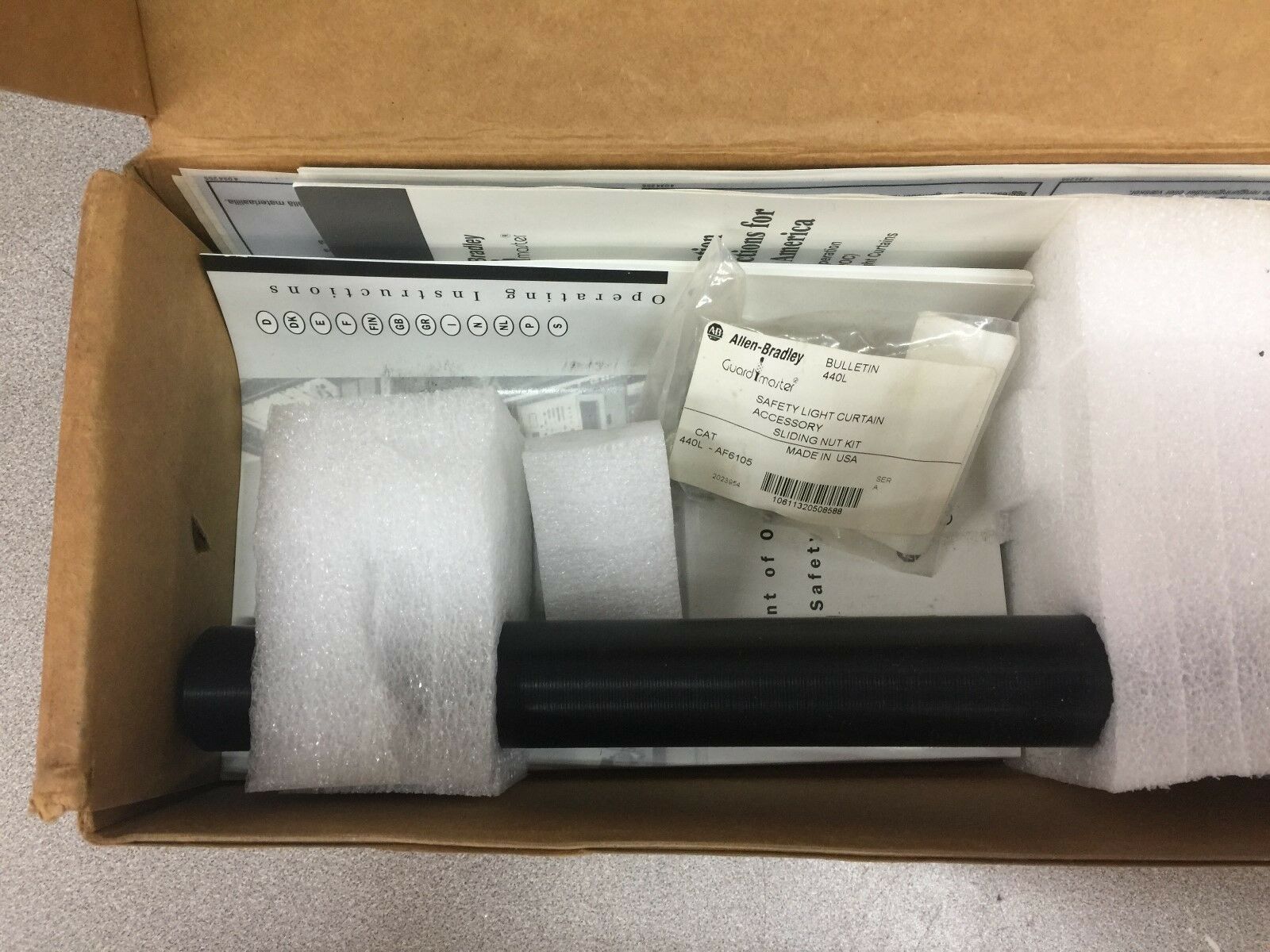 NEW IN BOX ALLEN BRADLEY GUARD MASTER LIGHT CURTAIN SET 440L-P4D0300-N