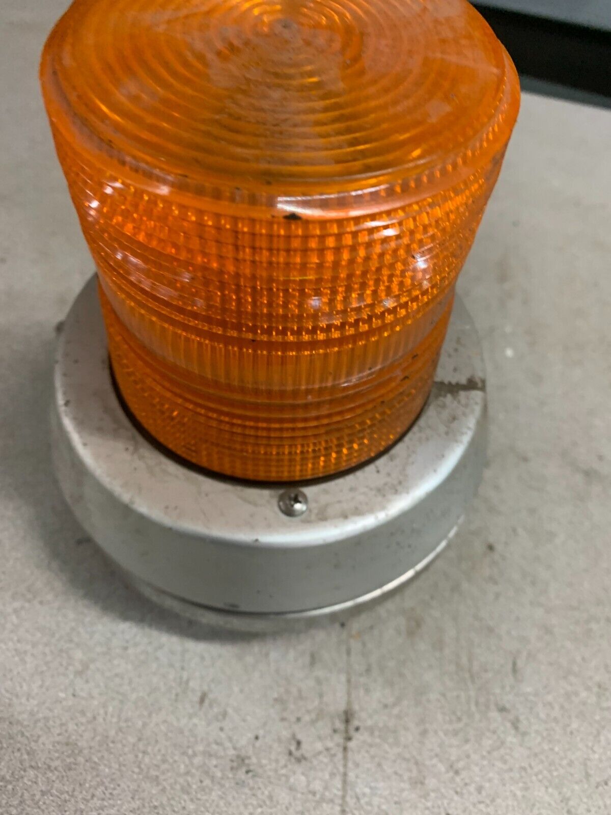 USED EDWARDS ADAPTABEACON 120V AMBER VISUAL SIGNALING APPLIANCE LIGHT 51A-N5-40W