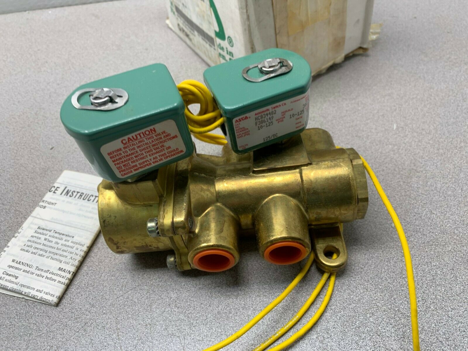 NEW IN BOX ASCO RED HAS 1/2" PIPE 125VDC. COIL SOLENOID VALVE HC834482