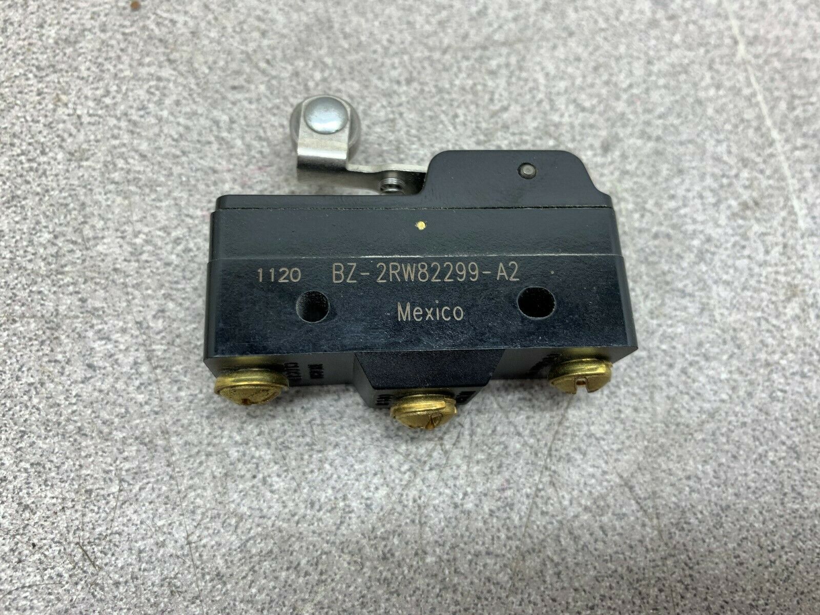 NEW NO BOX MICRO SWITCH BZ-2RW8299-A2