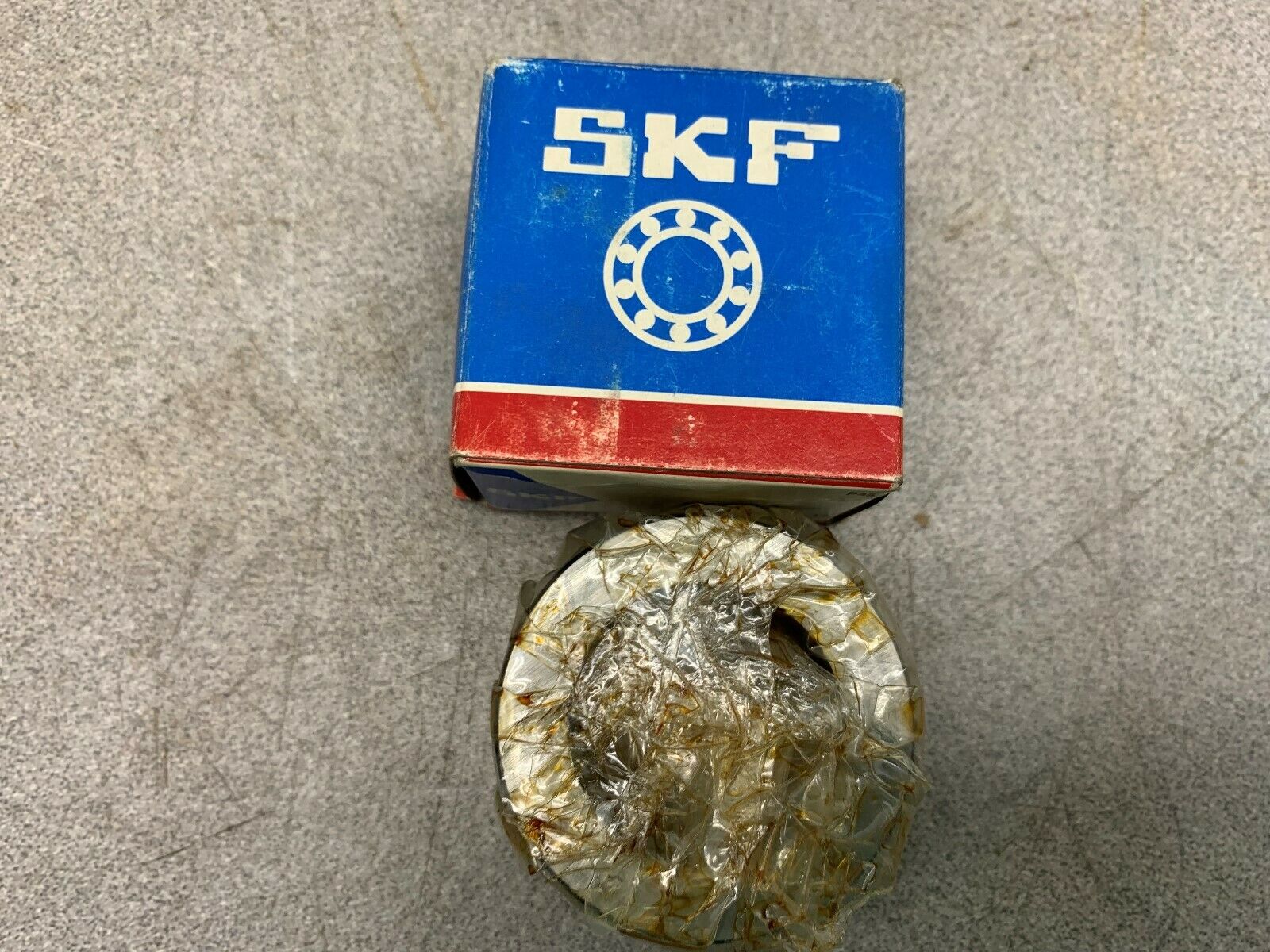 NEW IN BOX SKF BEARING 52206