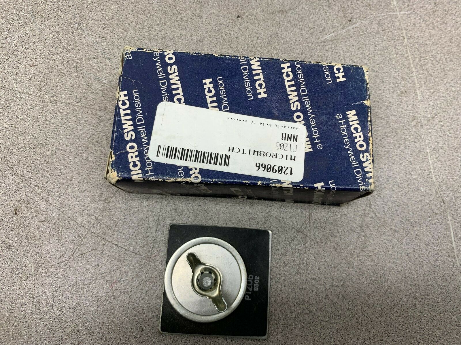 NEW IN BOX MICRO SWITCH PART PTZ06