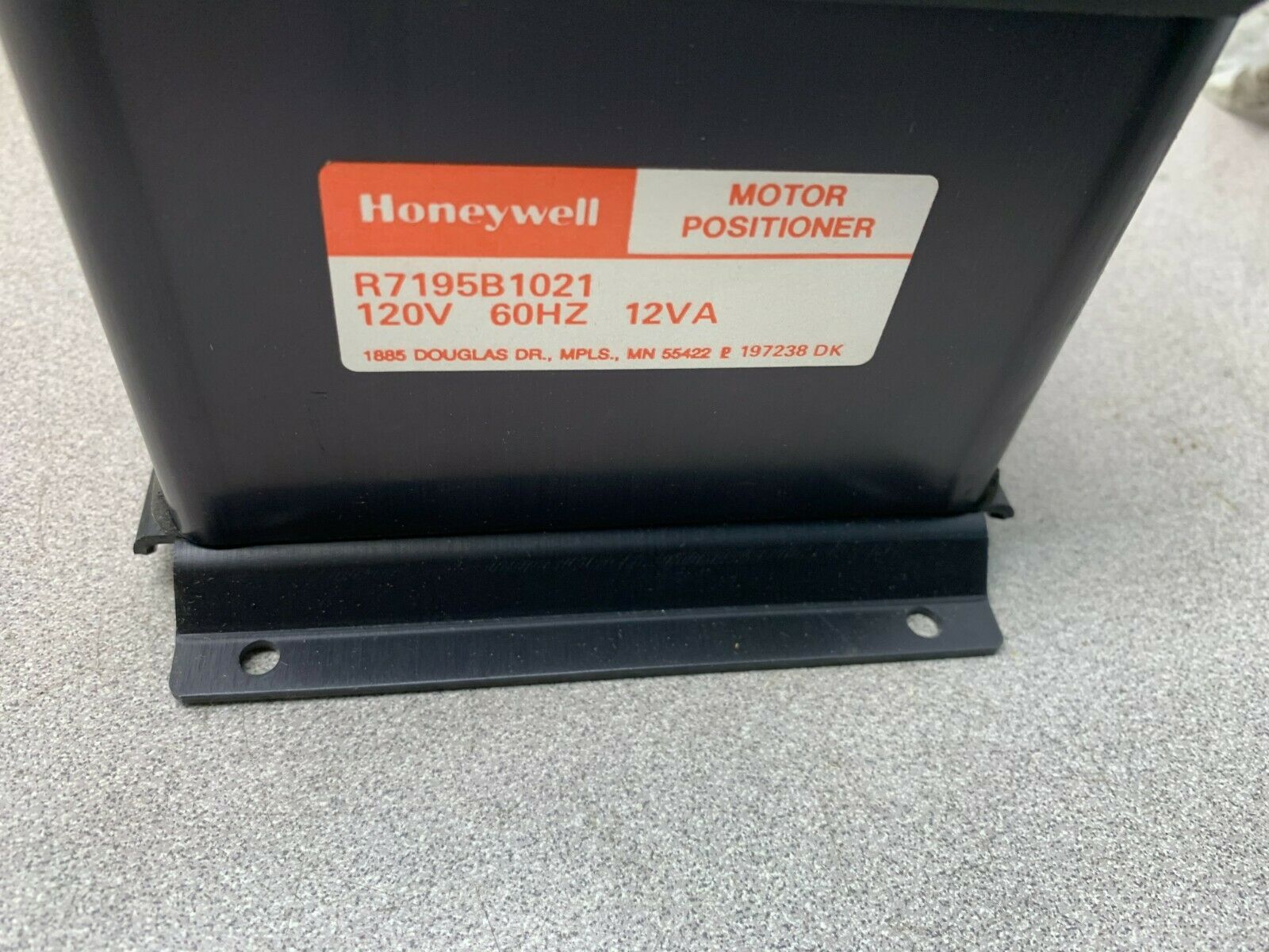 NEW IN BOX HONEYWELL MOTOR POSITIONER R7195B1021