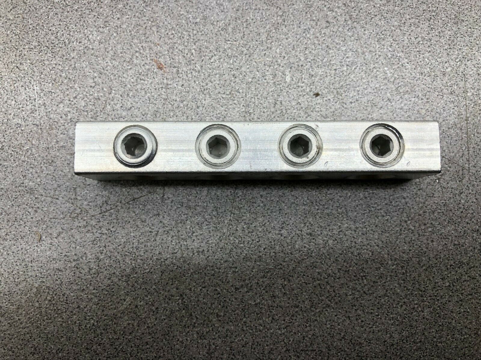 NEW IN PACK ILSCO 2/0-14 4 LUG ALUM. TERMINAL STRIP PED-2/0 Z