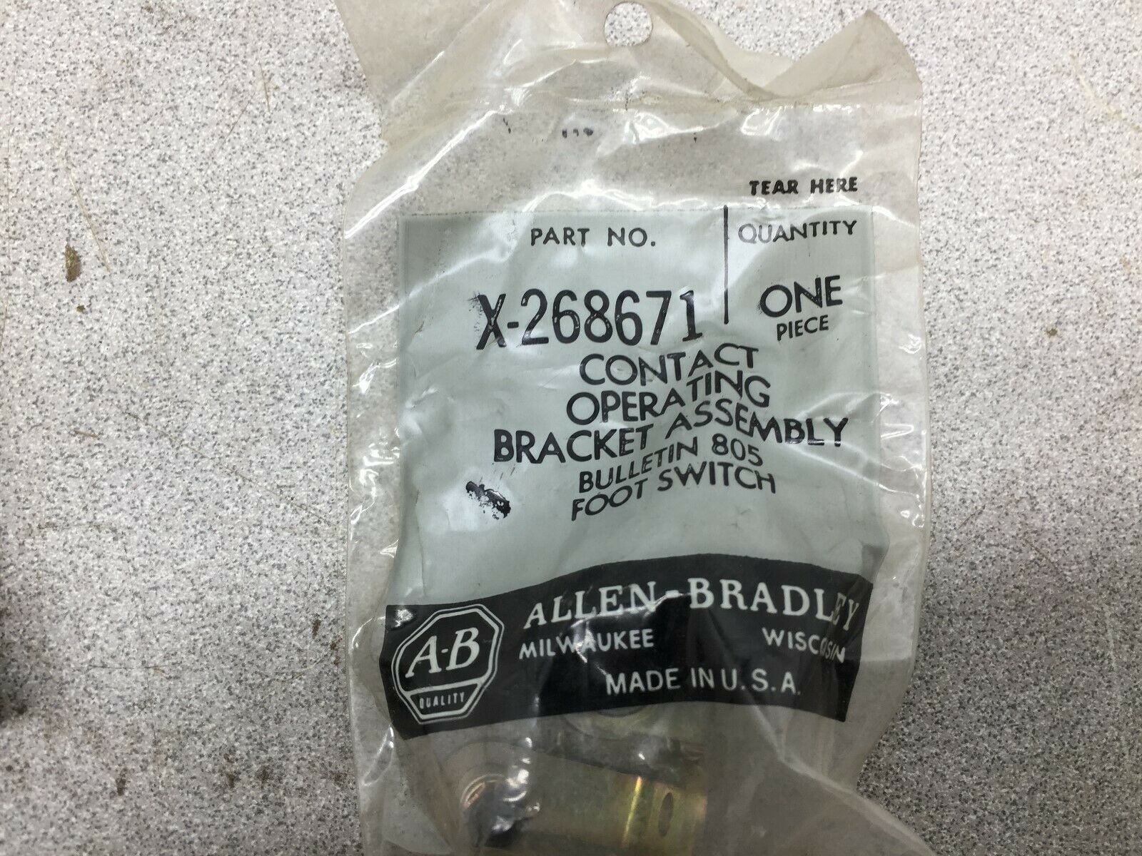 NEW IN BOX ALLEN BRADLEY CONTACT OPERATING BRACKET ASSY X-268671