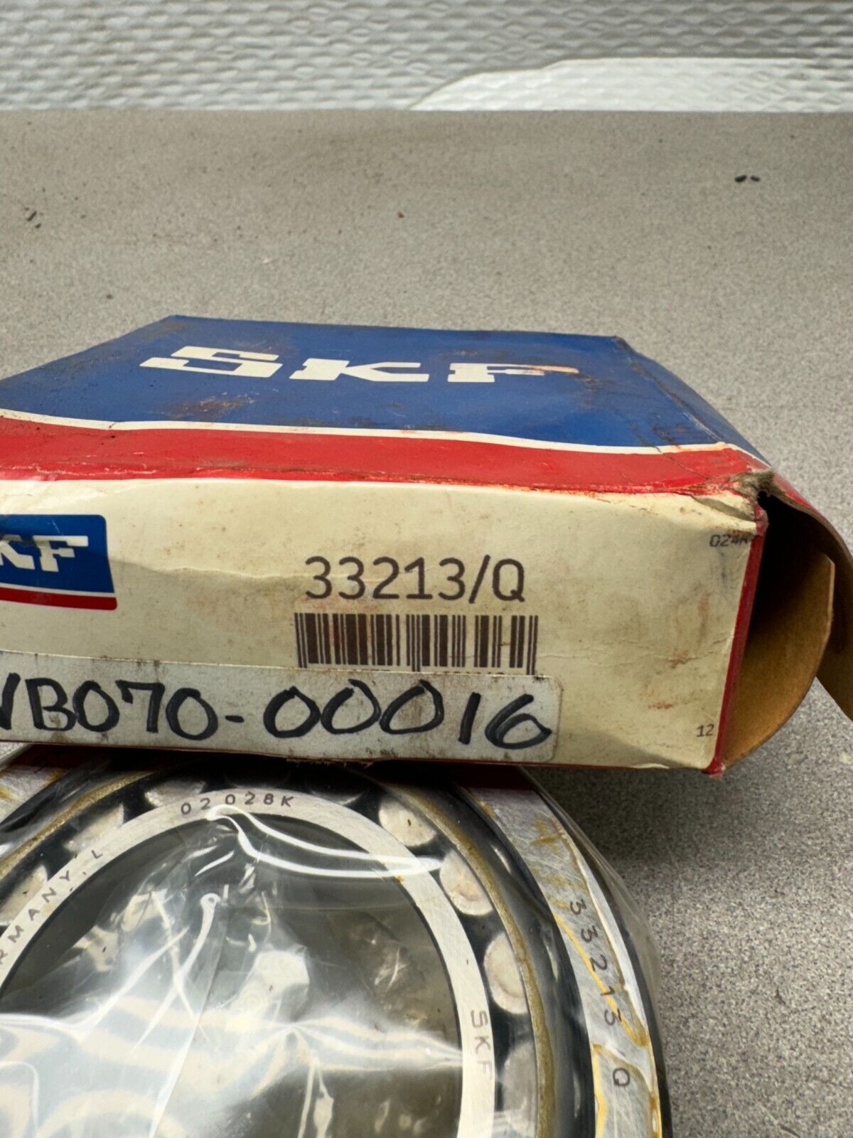 NEW IN BOX SKF TAPERED ROLLER BEARING WITH CUP 33213/Q