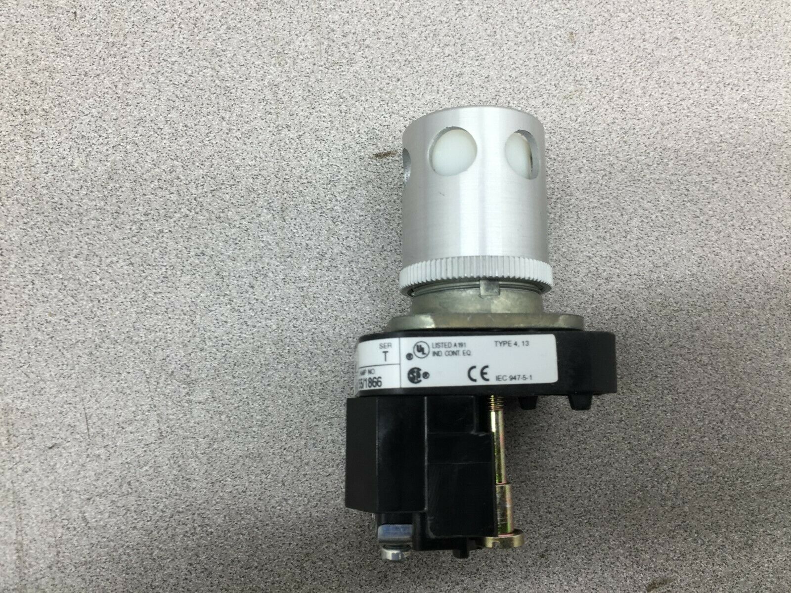 USED ALLEN BRADLEY GUARDED PUSH BUTTON 800T-PA16