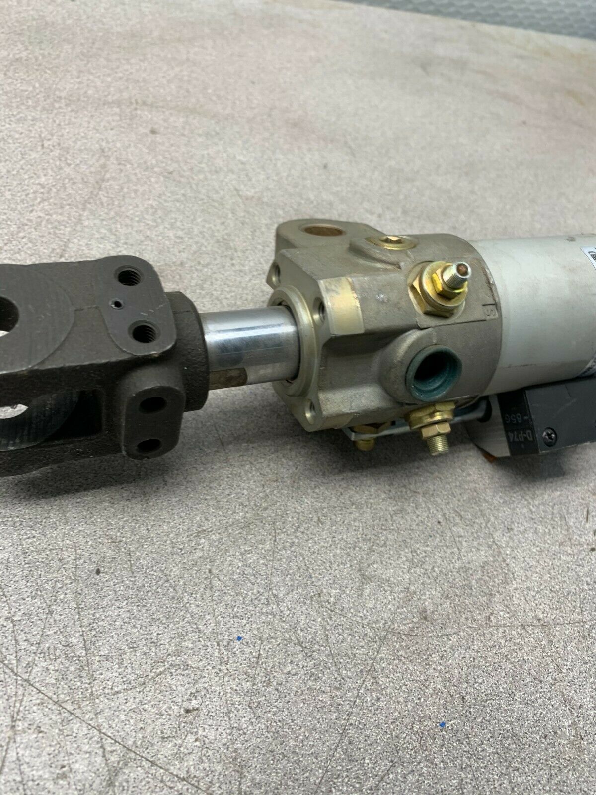 USED SMC PNEUMATIC CYLINDER CKP1A40-125Y-P74-85G