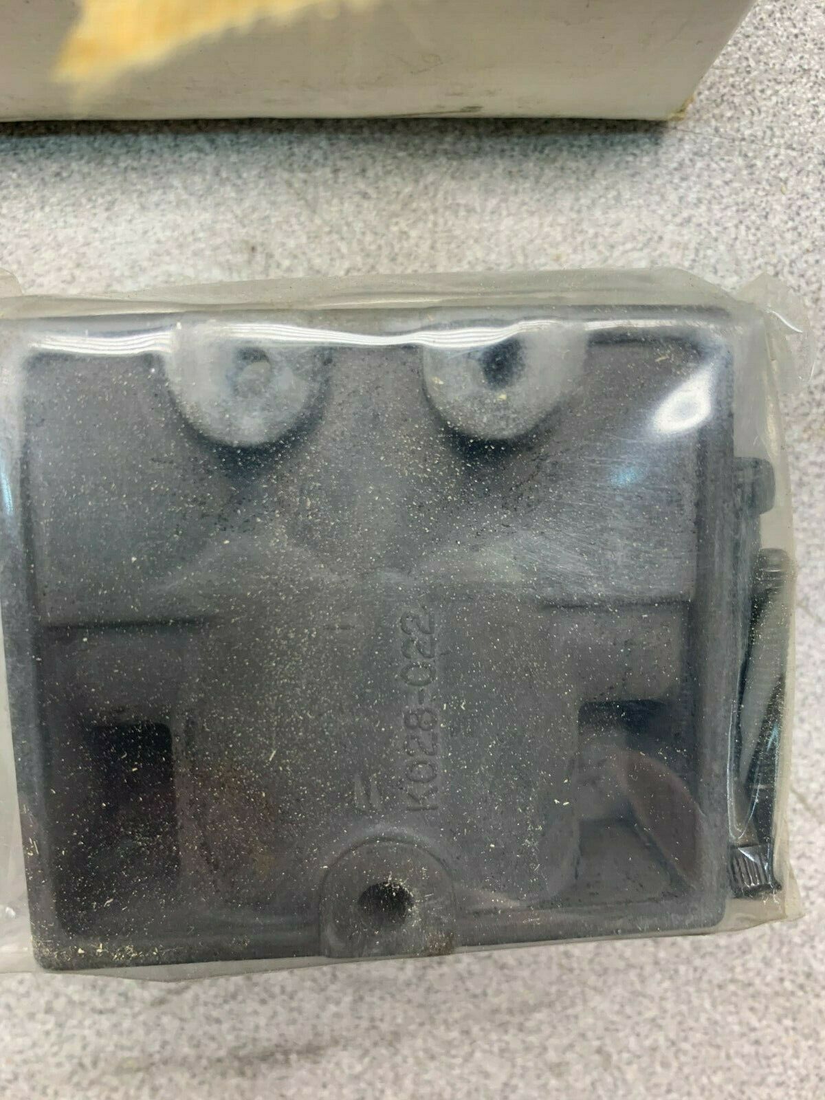 NEW IN BOX SCHRADER BELLOWS SUB BASE K022102