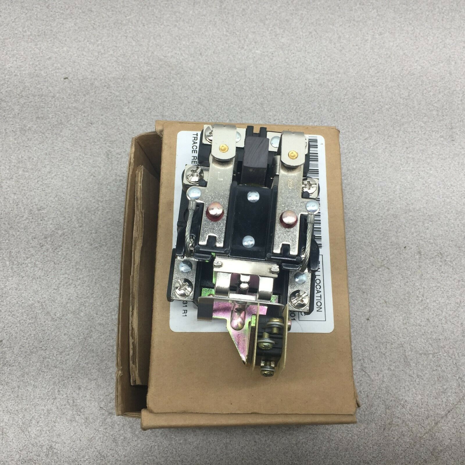 NEW IN BOX ALLEN BRADLEY 120 VAC COIL RELAY 700-HG42A1-5-6