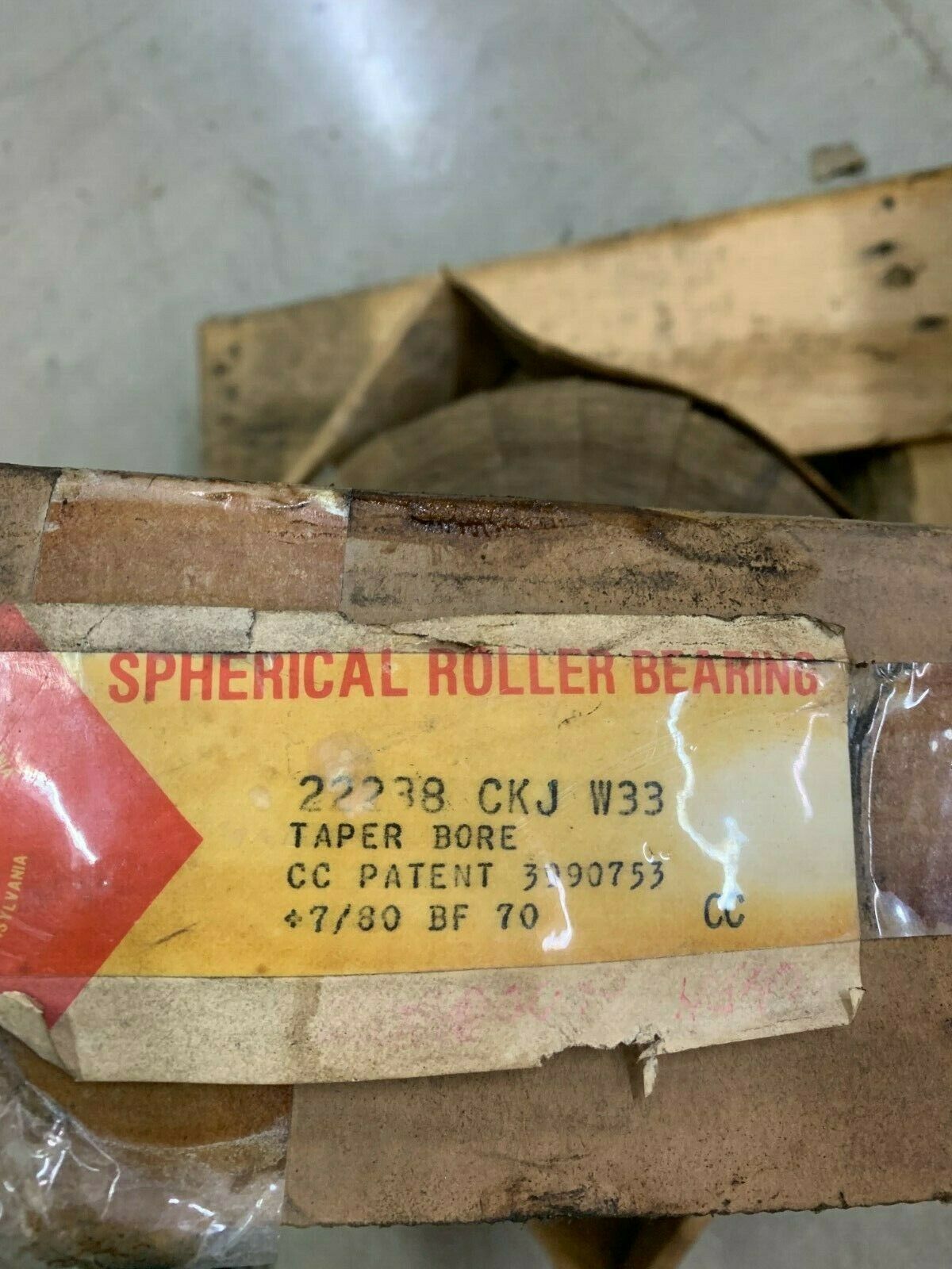 NEW IN BOX SKF 22238CKJW33 SPHERICAL ROLLER BEARING 22238 CKJ W33