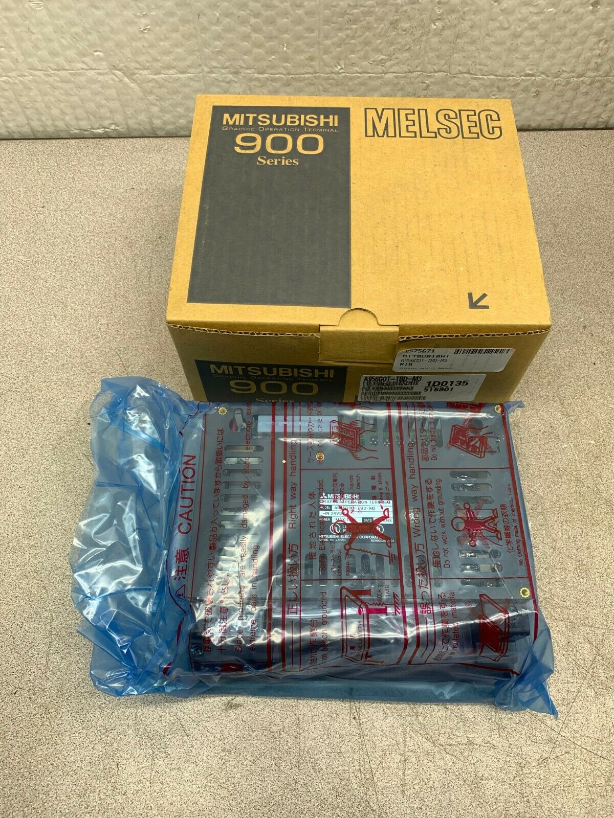 NEW IN BOX MITSUBISHI MELSEC 900 GRAPHIC OPERATION TERMINAL A956GOT-TBD-M3