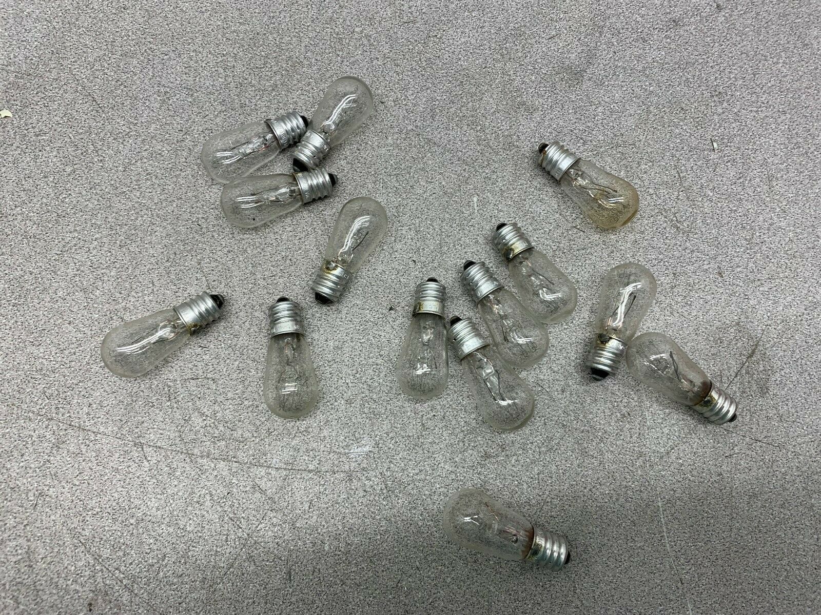 LOT OF 14 NEW NO BOX GENERIC BULB 10W230V