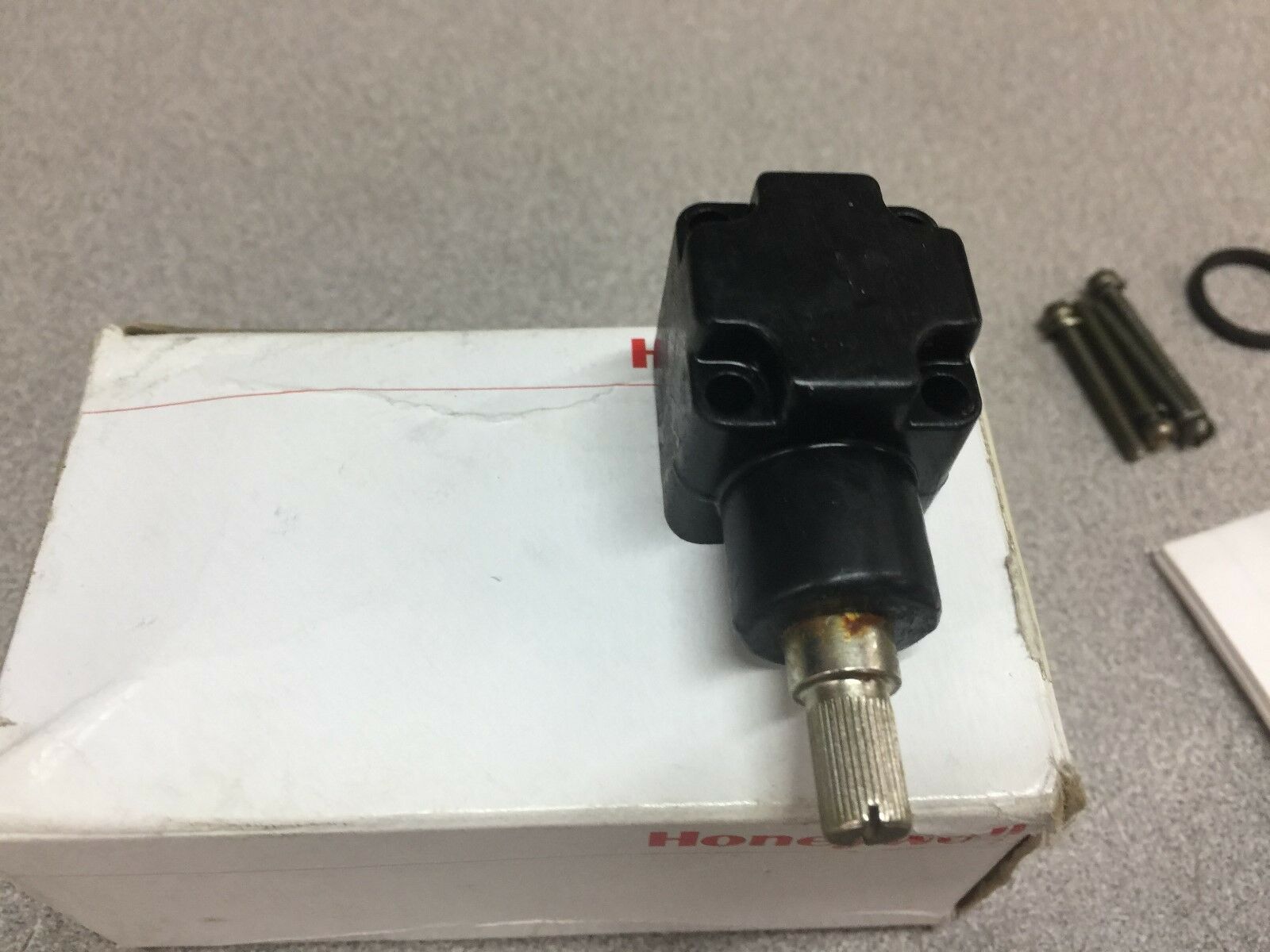 NEW IN BOX HONEYWELL LIMIT SWITCH HEAD 9PA74