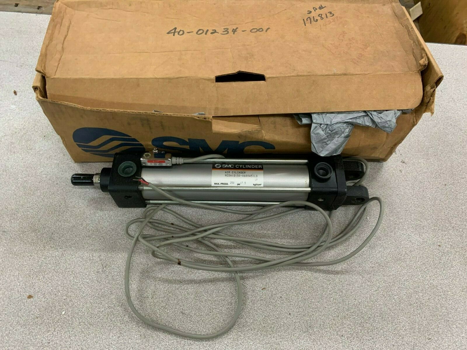 NEW IN BOX SMC PNEUMATIC AIR CYLINDER NCDA1D150-0600A51LS