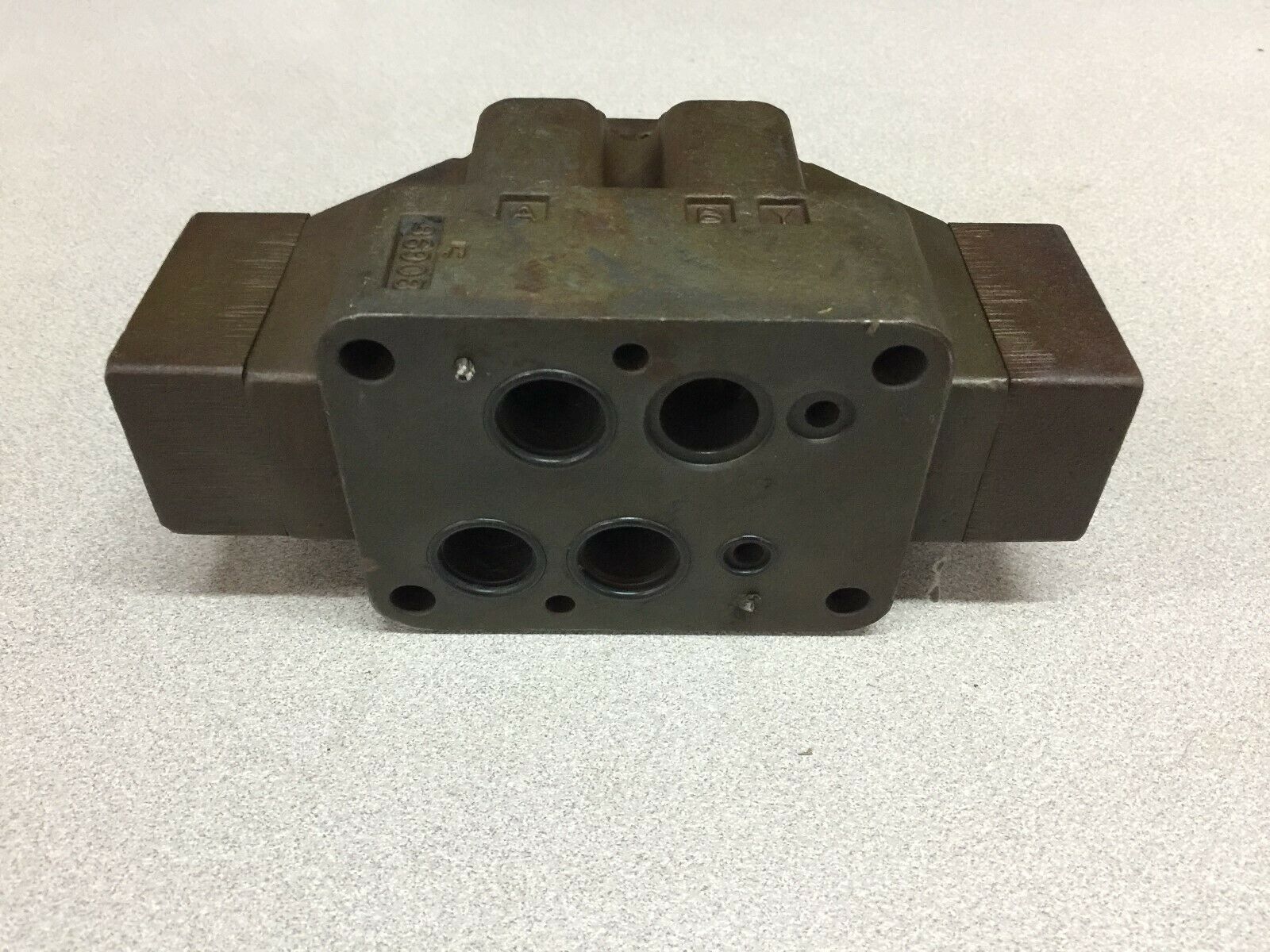 NEW NO BOX DINISON HYDRAULIC VALVE 4D03 3003 0303 00A1