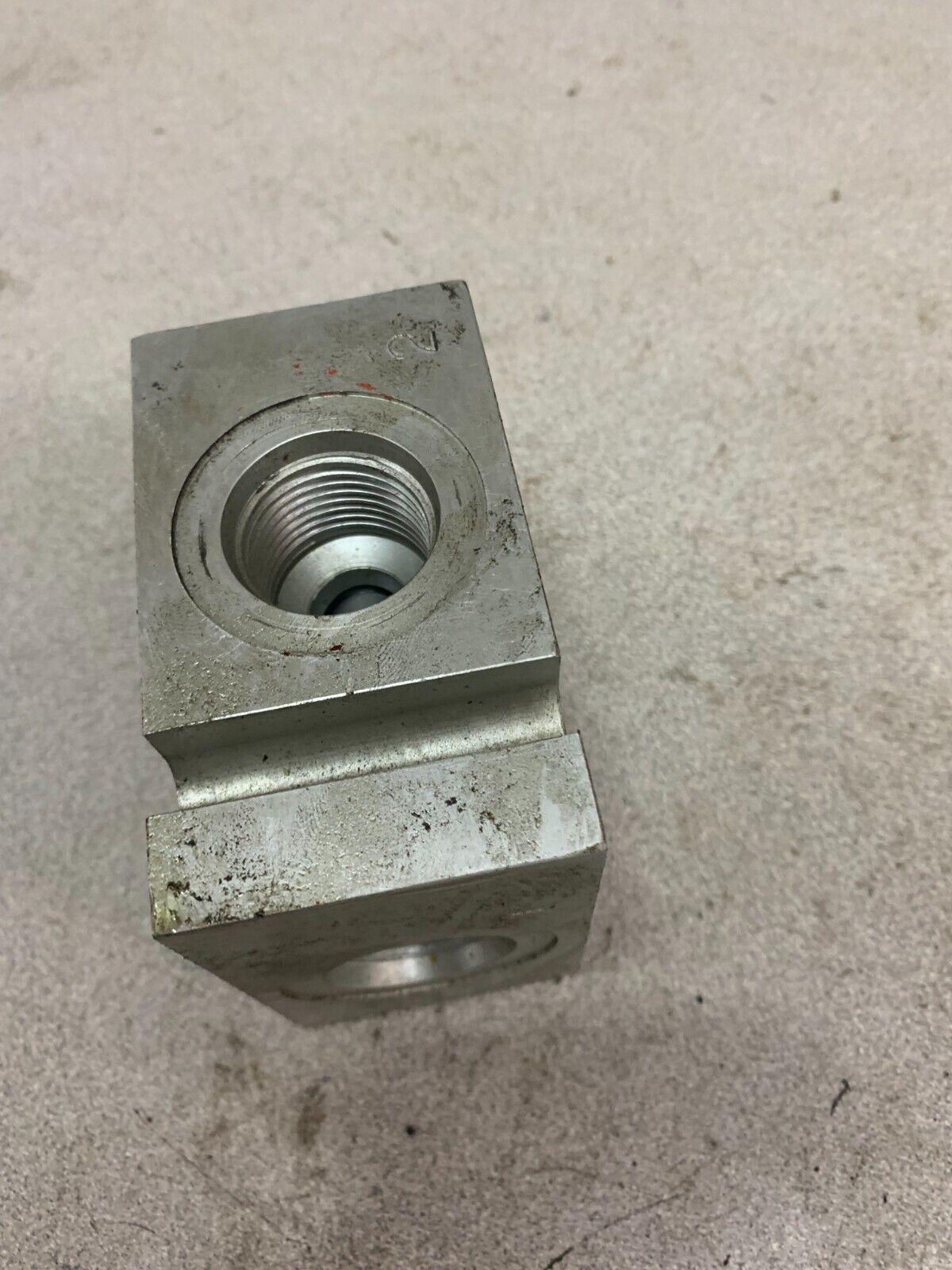 NEW NO BOX COMPACT CONTROLS HYDRAULIC MANIFOLD YC220616 R7