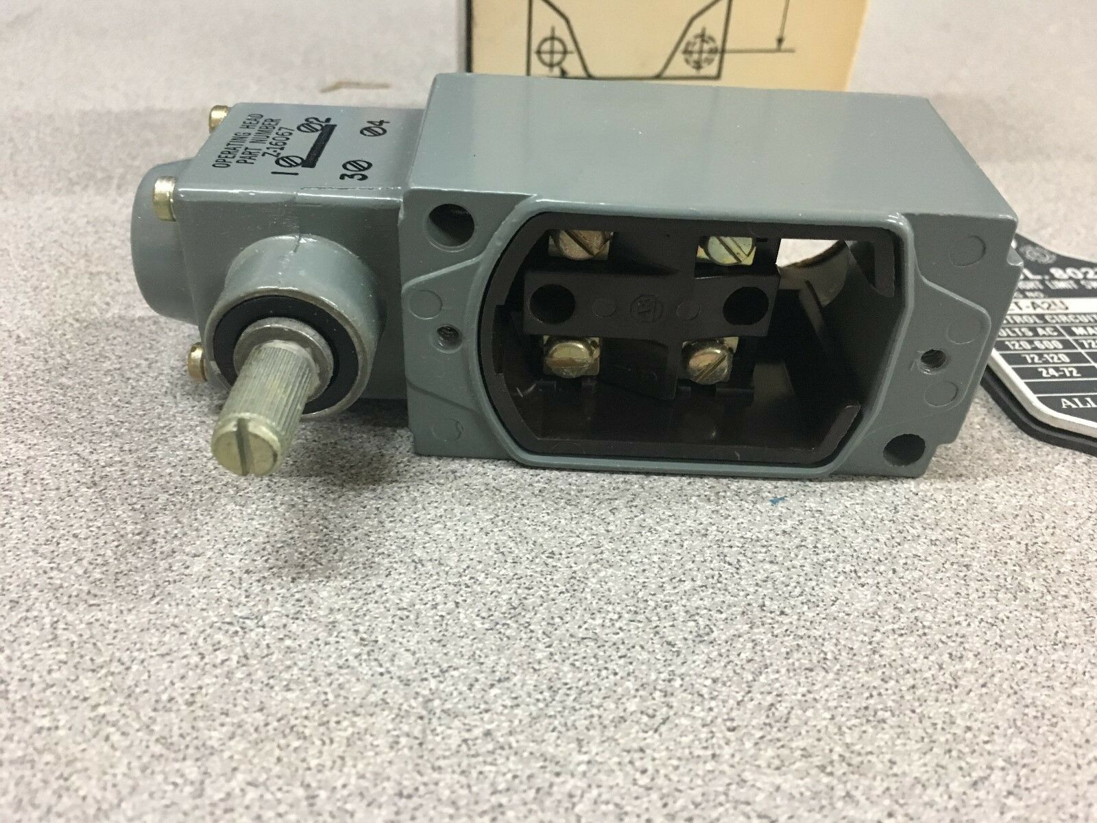 NEW IN BOX ALLEN BRADLEY LIMIT SWITCH 802T-A2U SERIES C