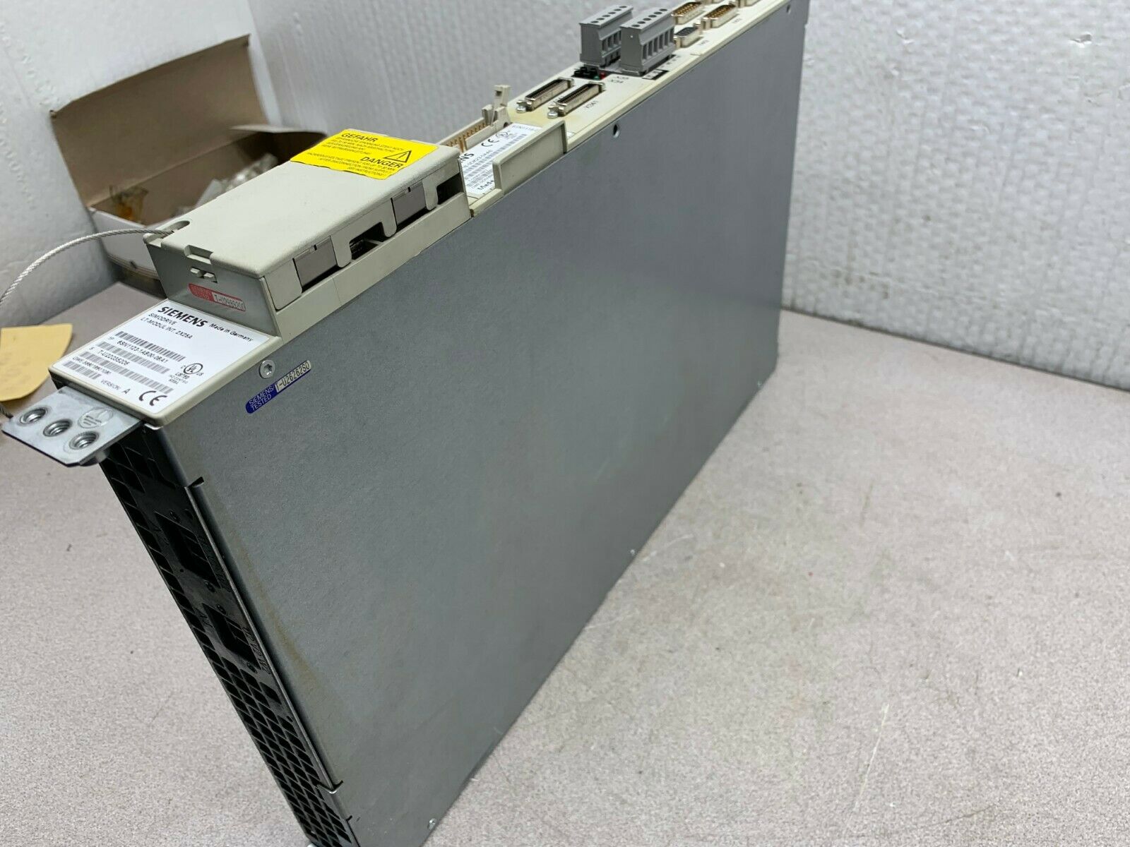 USED SIEMENS SIMODRIVE 6SN1123-1AB00-0BA1 WITH CONTROL CARD 6SN1118-0DK23-0AA0