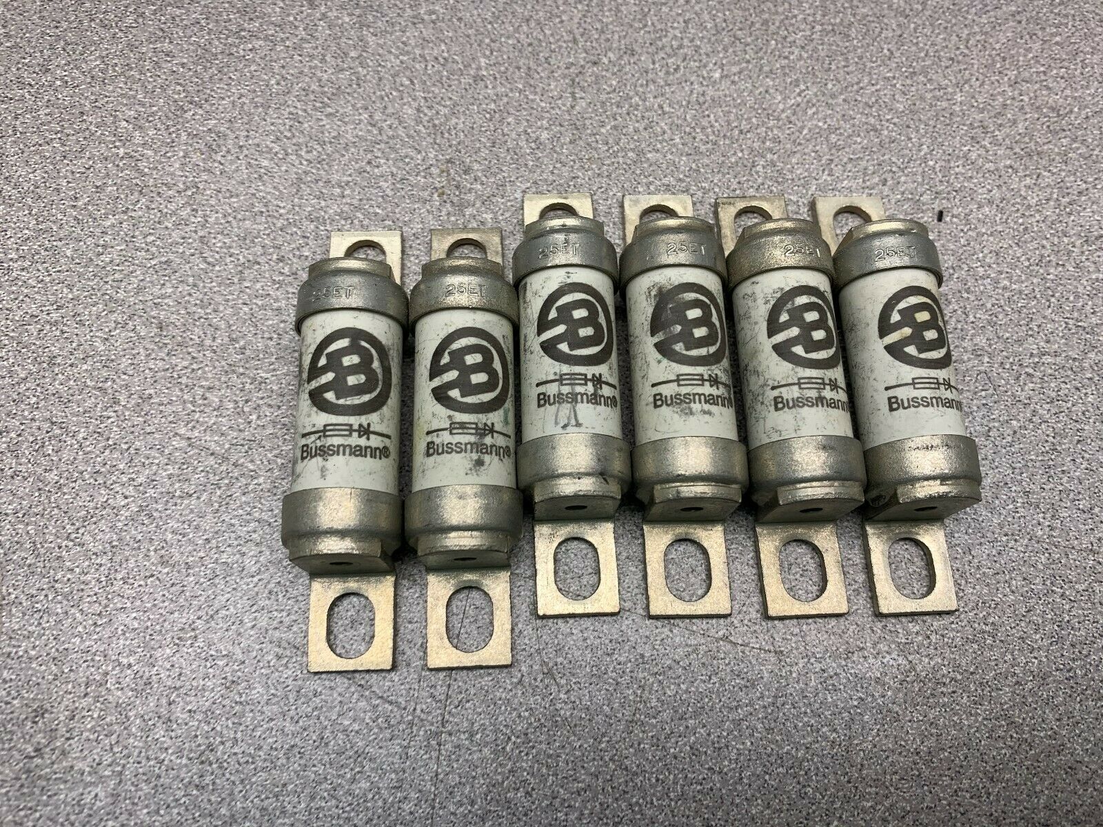 LOT OF 6 USED BUSSMAN FUSE BS88.4