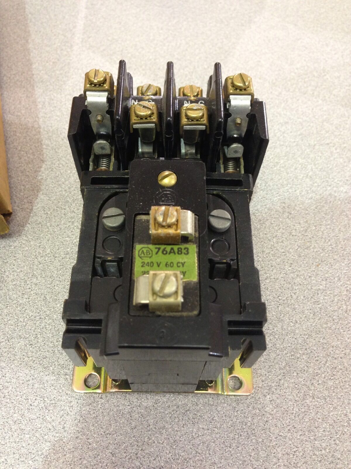 NEW IN BOX ALLEN-BRADLEY 4 POLE CONTROL RELAY 700-BR220A2 SERIES A