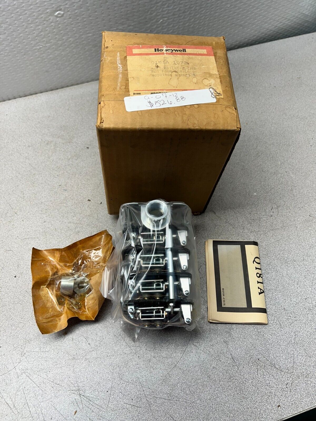 NEW IN BOX HONEYWELL POTENTIOMETER Q181A 1072