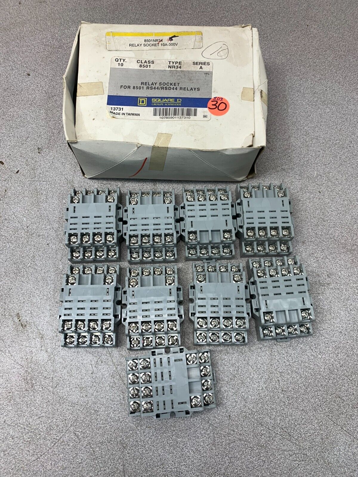 NEW BOX OF 9 SQUARE D RELAY SOCKETS 8501 NR34 SERIES A