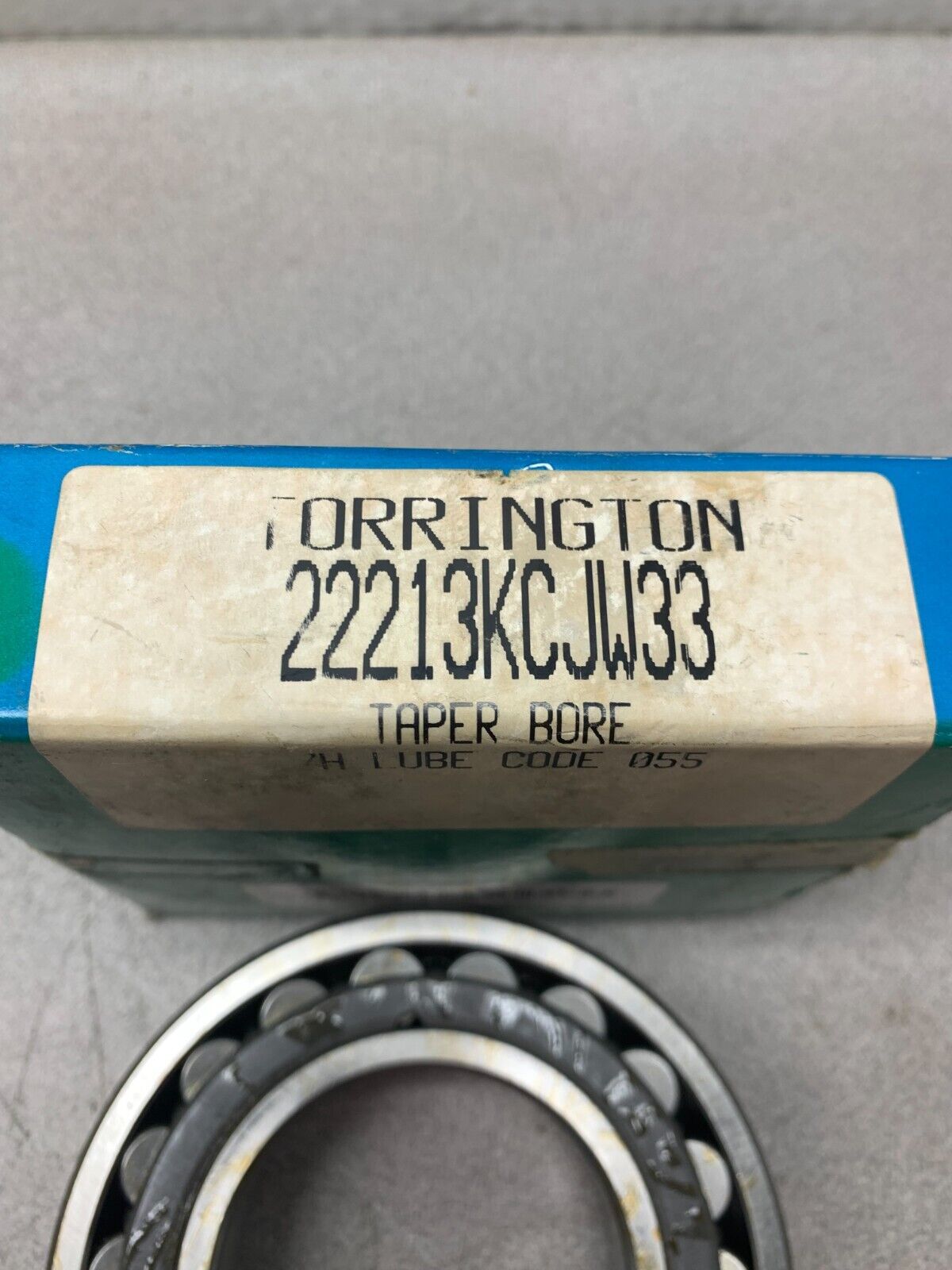 NEW IN BOX TORRINGTON TAPER BORE ROLLER BEARING 22213KCJW33