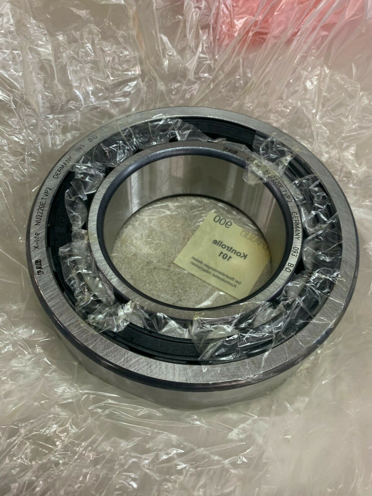 NEW IN BOX FAG NU2220ETVP2 CYLINDICAL ROLLER BEARING NU2220E.TVP2