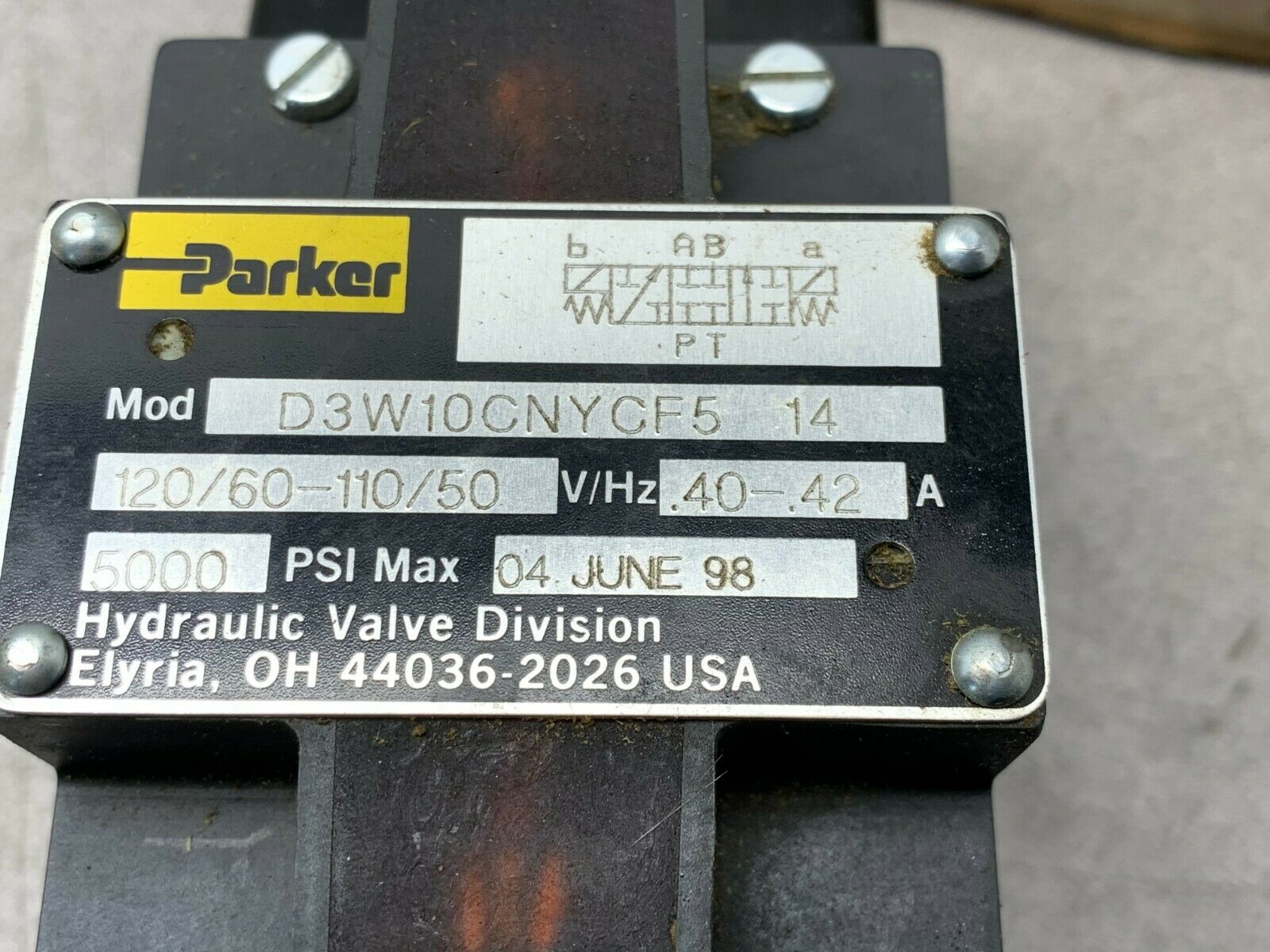 NEW IN BOX PARKER HYDRAULIC VALVE D3W10CNYCF5 14