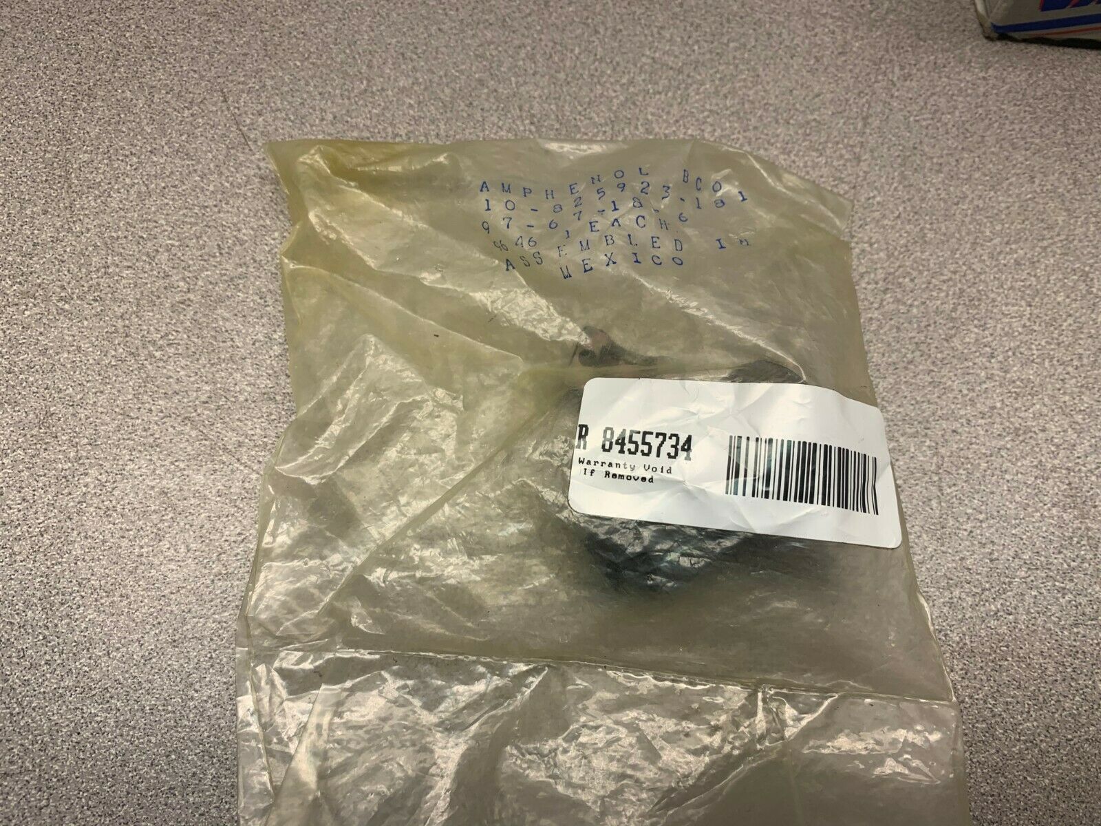 NEW IN BAG AMPHENOL CONNECTOR 10-825923-181