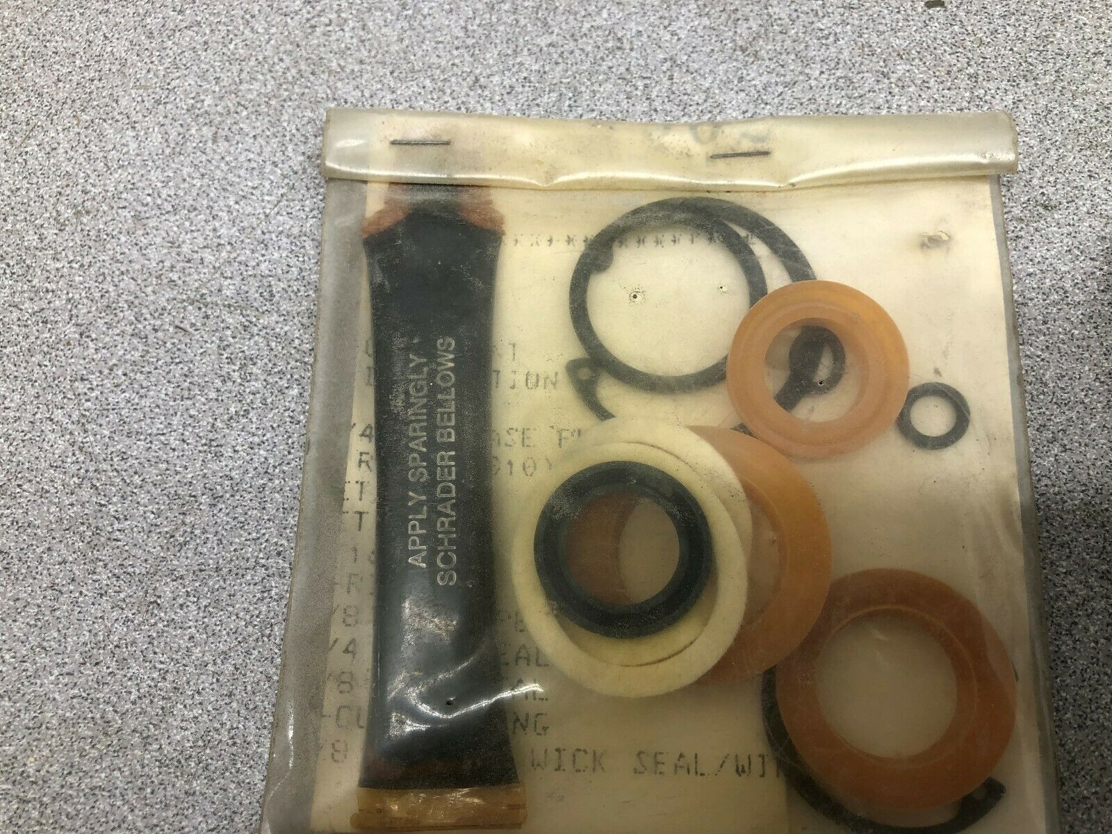 NEW IN ORIGINAL PACKAGE LOT OF 4 PARKER CYLINDER SEAL KIT 19020 8001