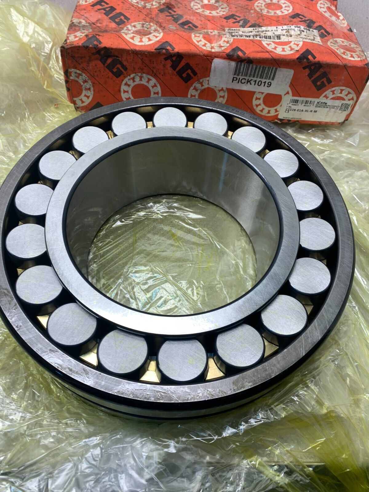 NEW IN BOX FAG 22228E1AXLKMC3 SPHERICAL ROLLER BEARING 22228-E1A-XL-K-M-C3