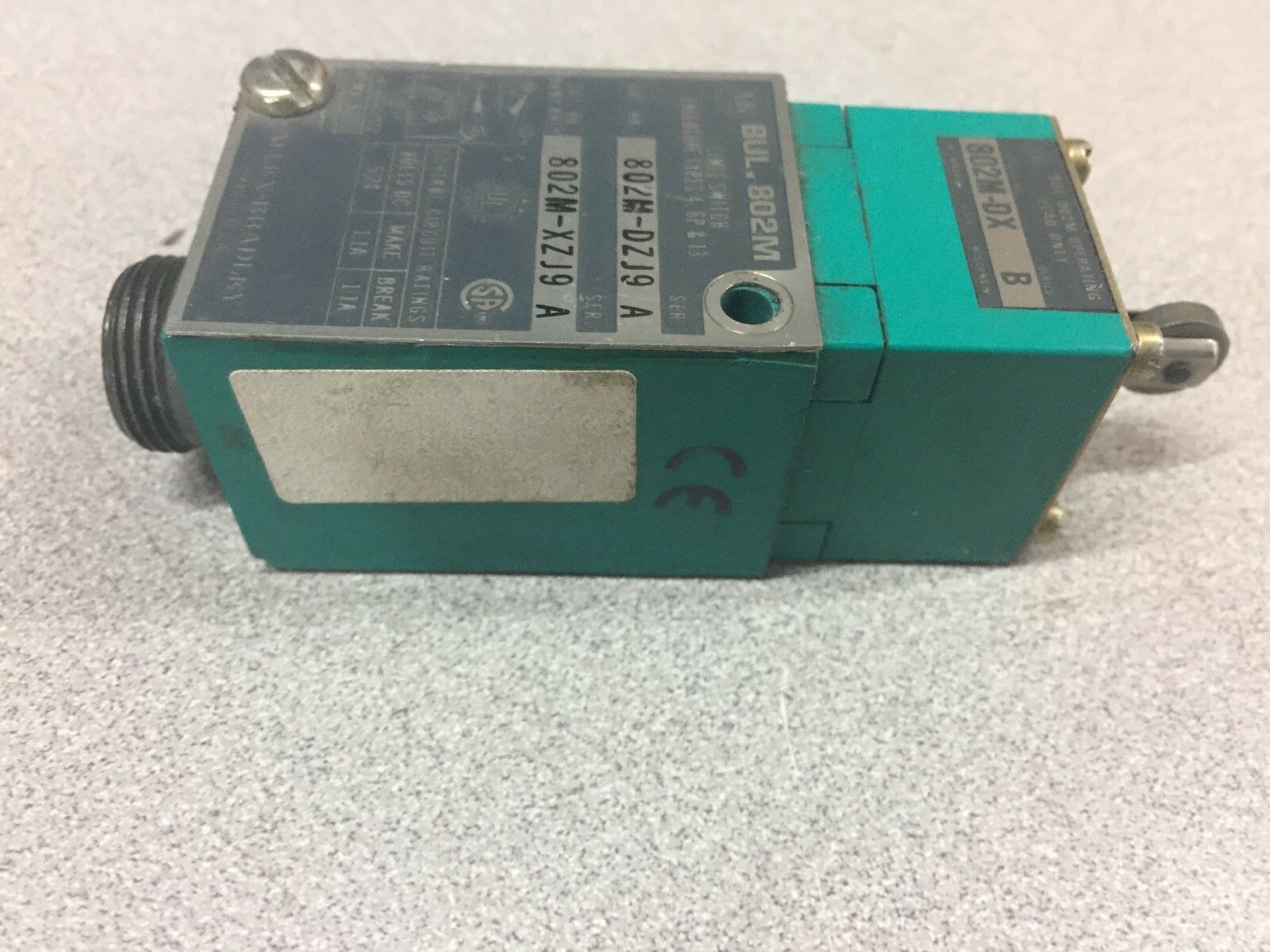 NEW NO BOX ALLEN BRADLEY LIMIT SWITCH 802M-DZJ9