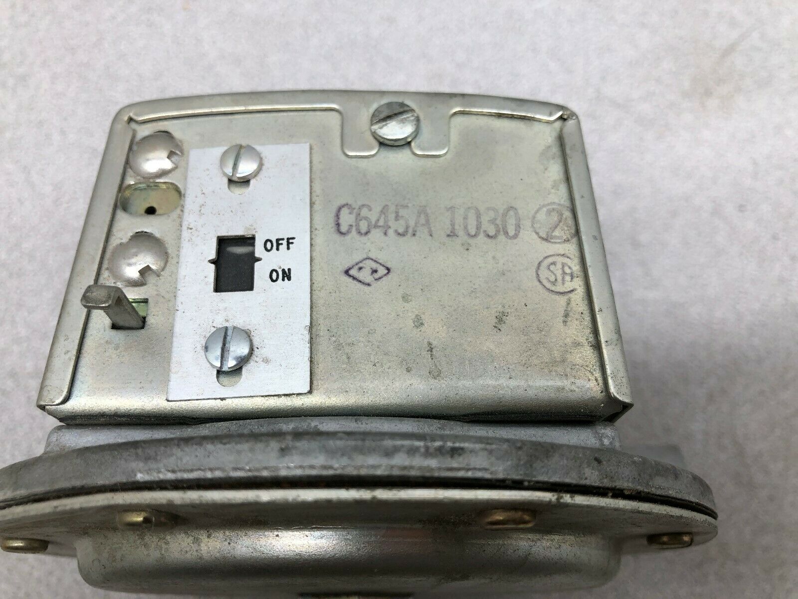 USED HONEYWELL3"-21" WC GAS/AIR PRESSURE SWITCH C645A 1030