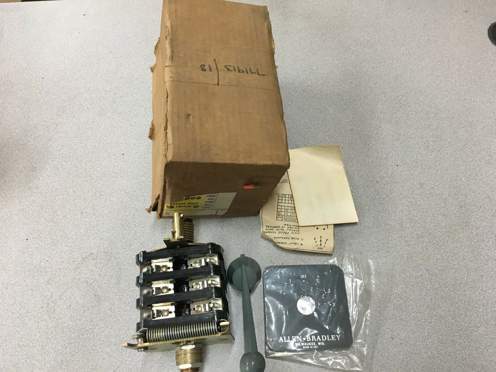 NEW IN BOX ALLEN-BRADLEY ROTARY PILOT SWITCH 806-NX1 SERIES A