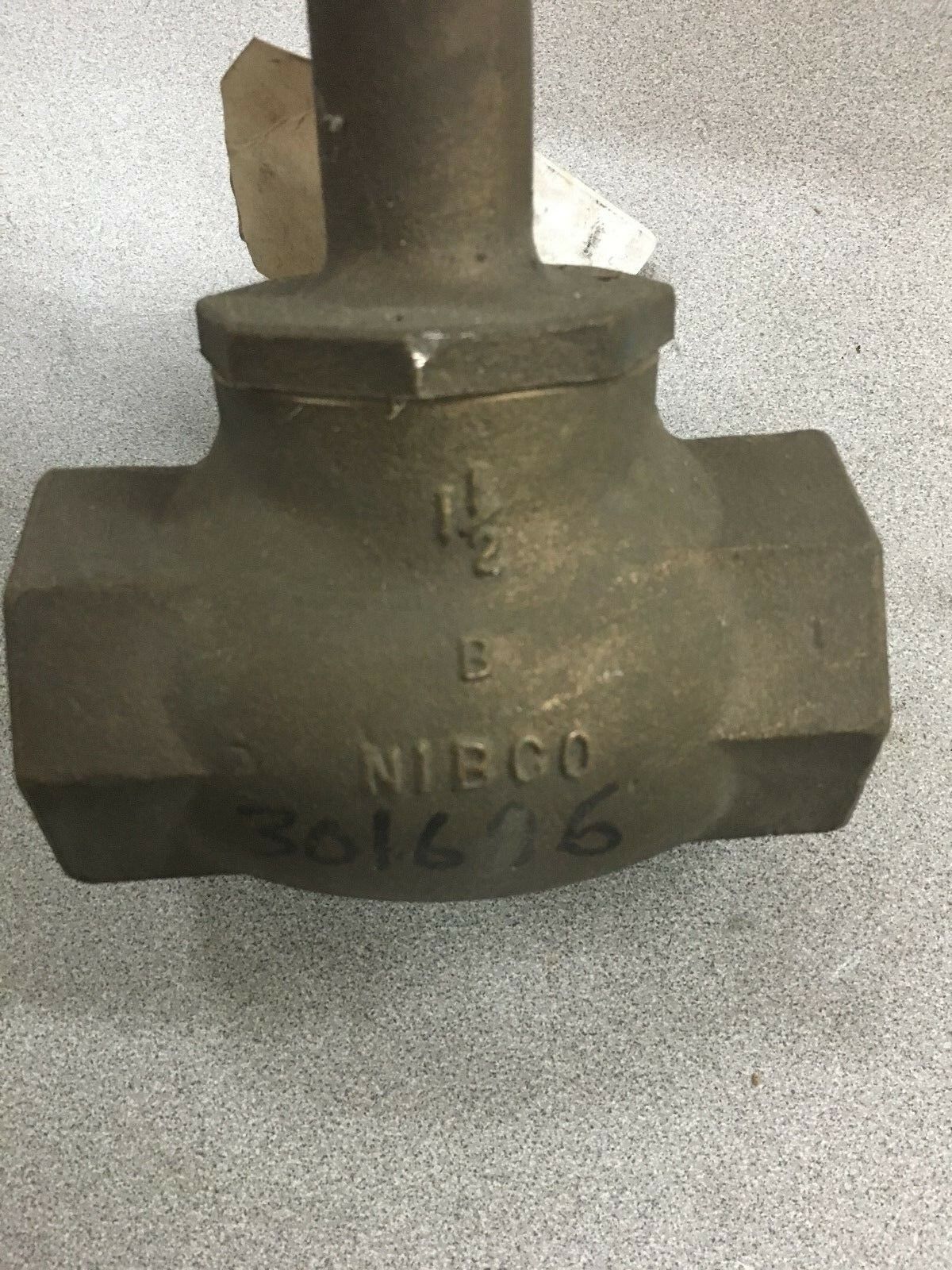 NEW NIBCO 1-1/2" THREADED GLOBE VALVE T-211-Y